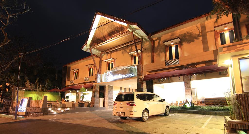 Syailendra Hotel Syariah Jepara Exterior photo